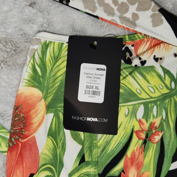 NWT!! FASHION NOVA DRESS! - Picture 6 of 7